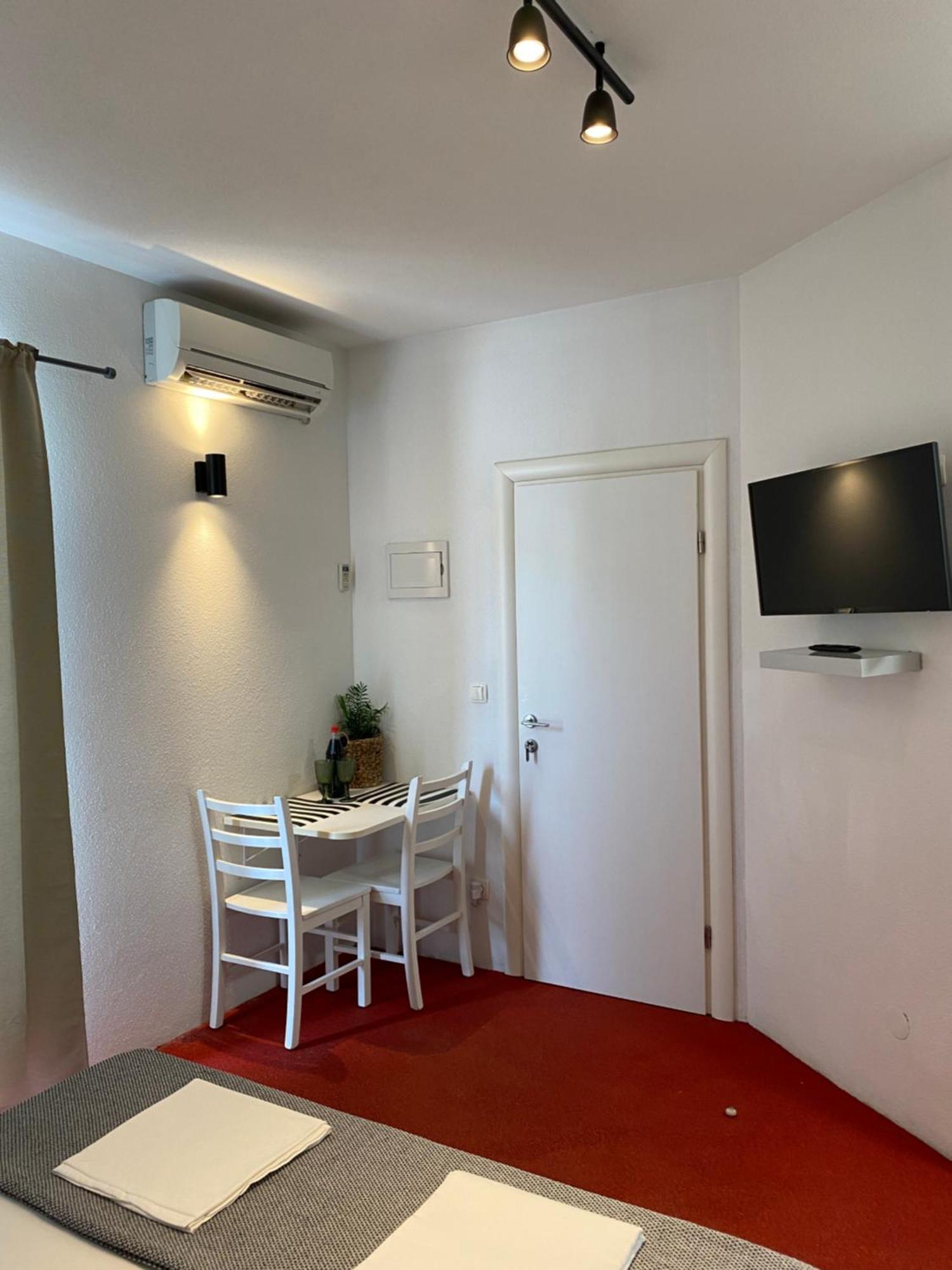 Apartments Mikulic Bol Exterior photo