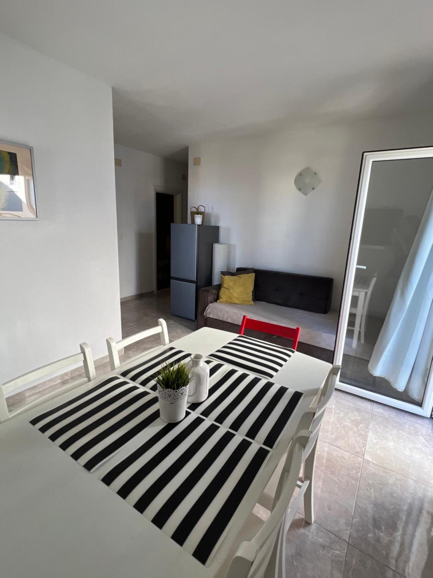 Apartments Mikulic Bol Exterior photo